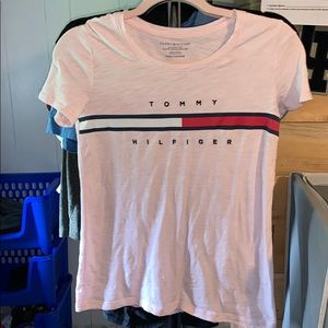 Cute xs Tommy Hilfiger t shirt
